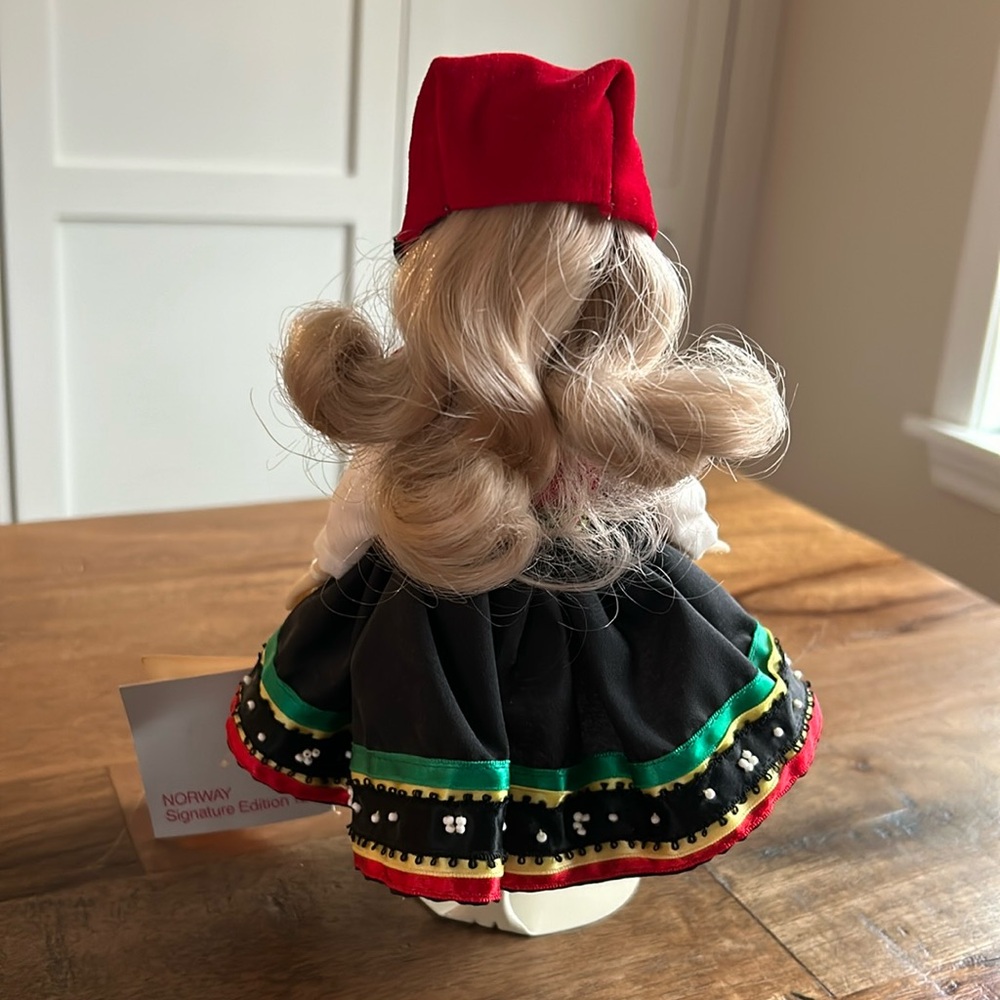 Authentic Suzanne Gibson Norway Doll, 1987 - Picture 3 of 11
